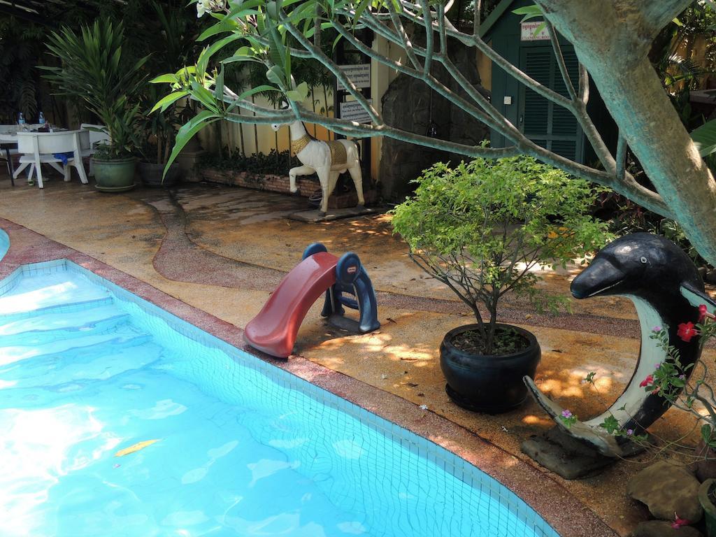Elephant Blanc Phnom Penh Exterior photo