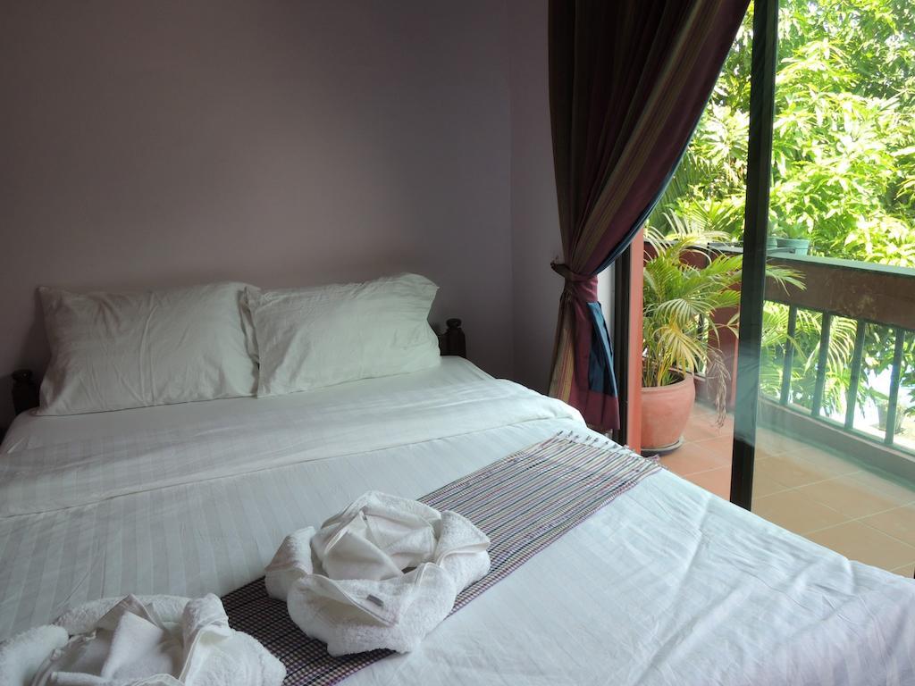 Elephant Blanc Phnom Penh Exterior photo